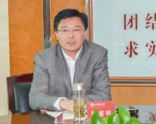 校党委书记符惠明主持学习会并讲话