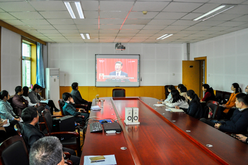 马克思主义学院师生观看十九大开幕会